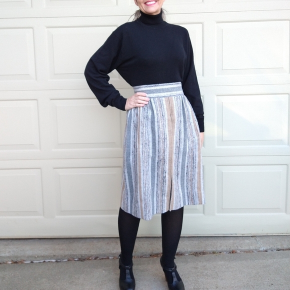 Vintage Dresses & Skirts - HIGH WAISTED SKIRT 1970's inverted pleat S